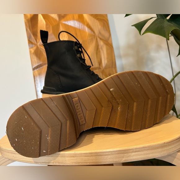 Sorel Women’s Hi-Line Black Leather Lace Up Booties Size 8 - Picture 6 of 13